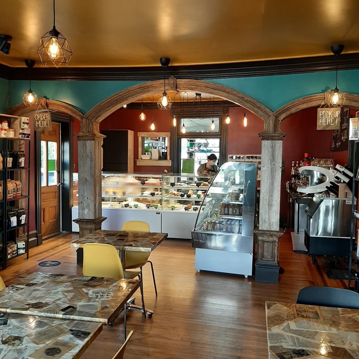 Noveltea Coffeehouse & Bakery